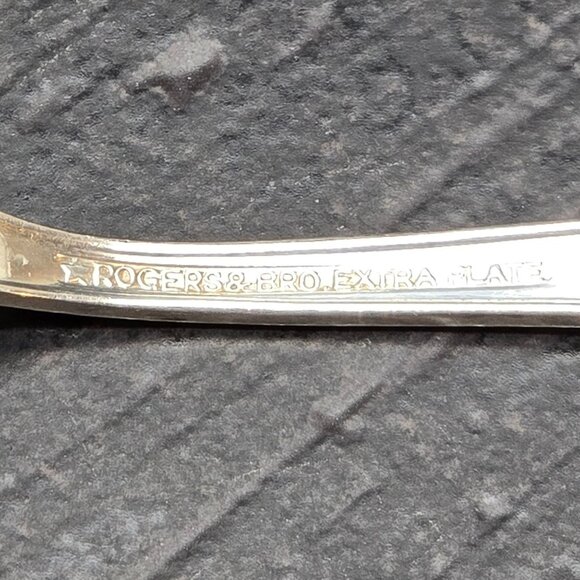 Vintage Rogers & Bros Silver Plated Pierced Fleur-De-Lis Serving Spoon HS273 - Picture 6 of 7